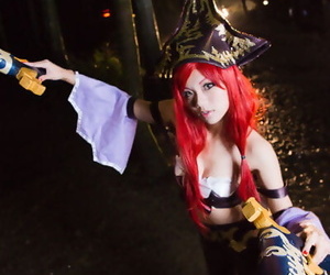 League of Legends Cosplay 01..